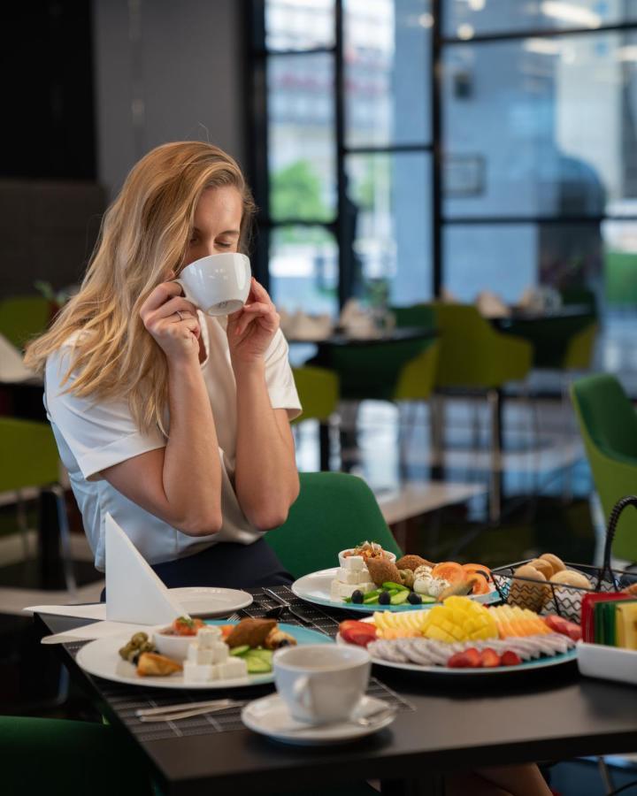 Отель Novotel Expo Centre 4*