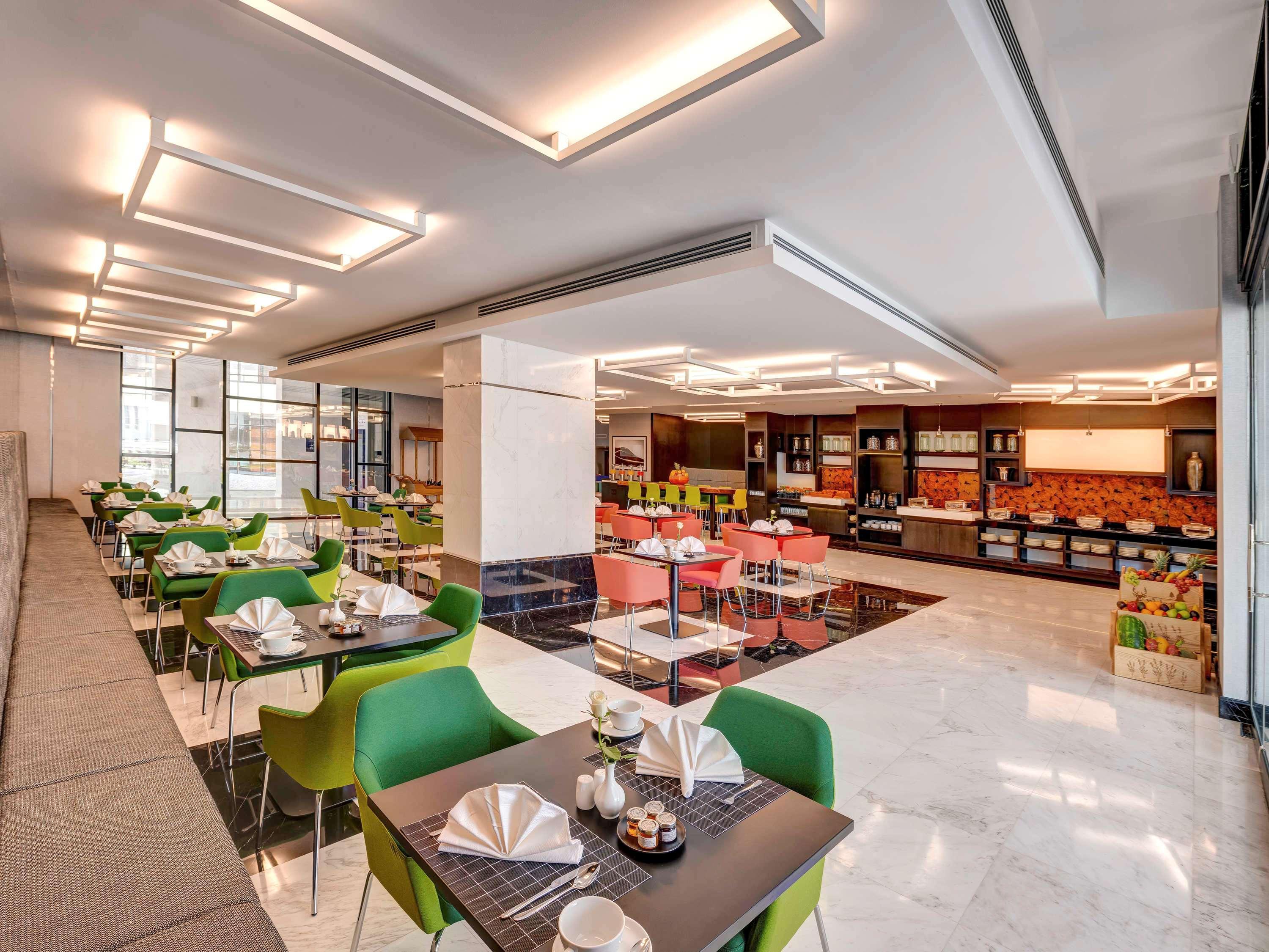 Отель Novotel Expo Centre