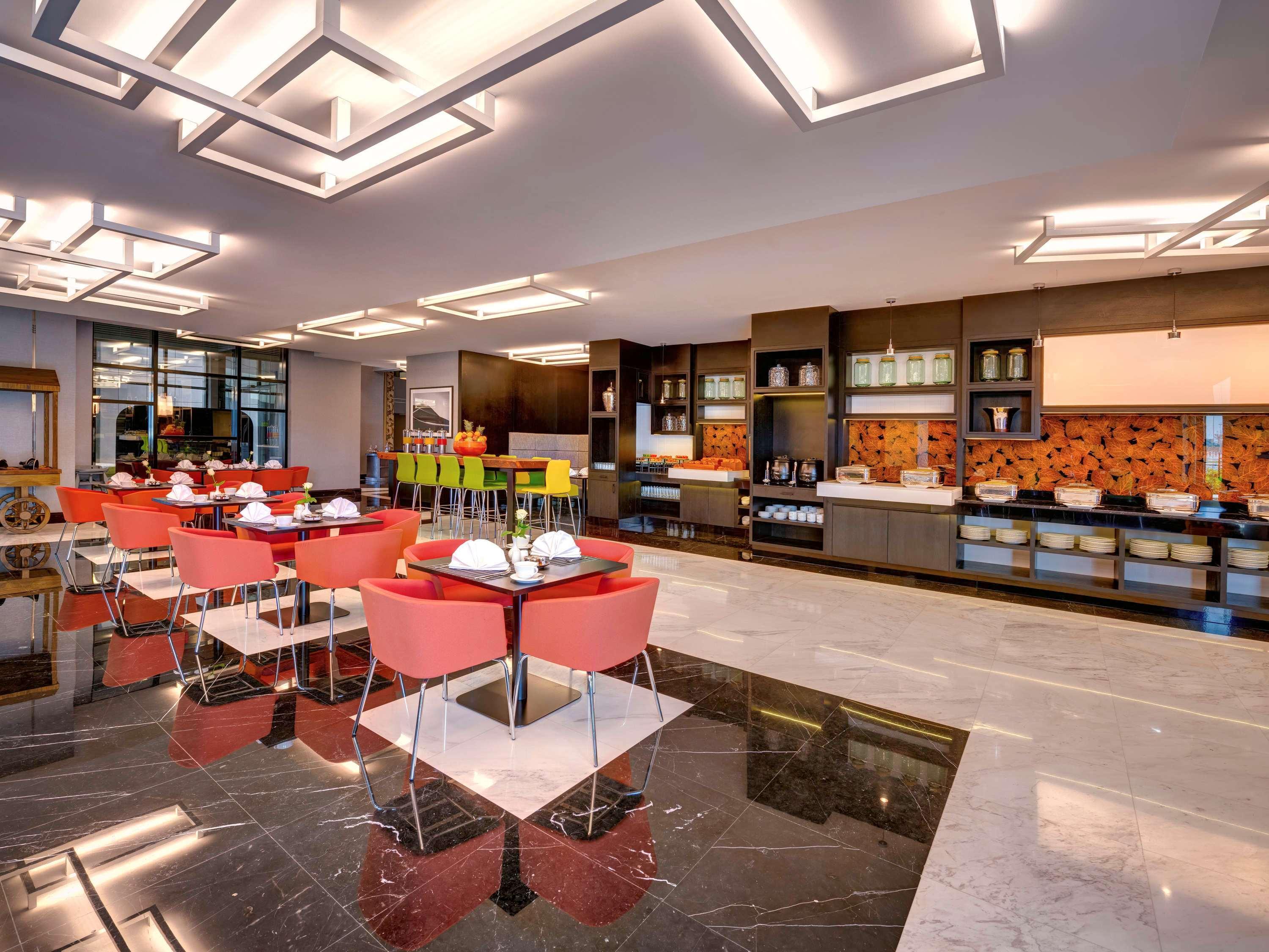 Отель Novotel Expo Centre