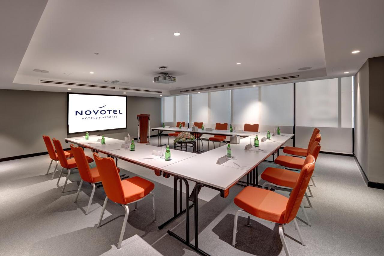 Отель Novotel Expo Centre