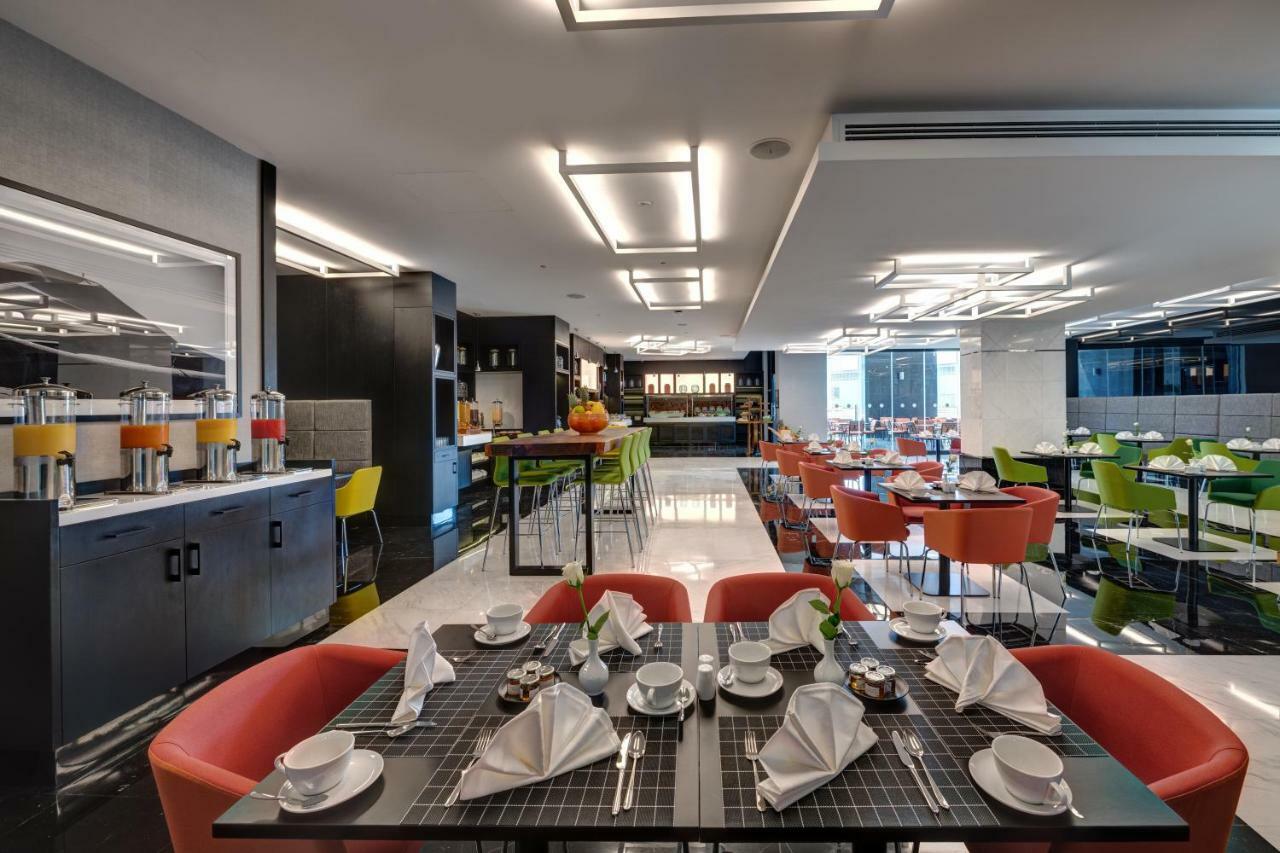 होटल Novotel Expo Centre 4*